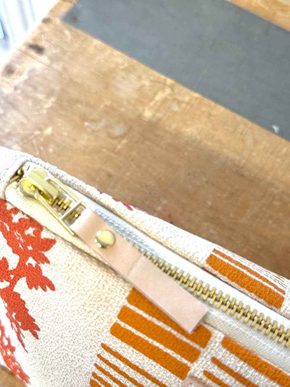 Geo Daisy Laura Pouch