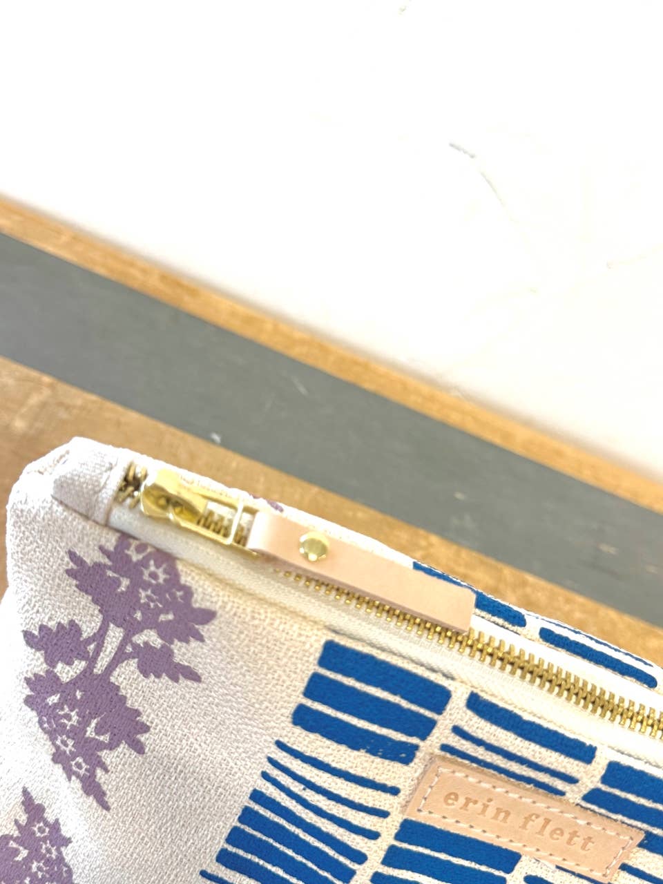 Geo Daisy Laura Pouch