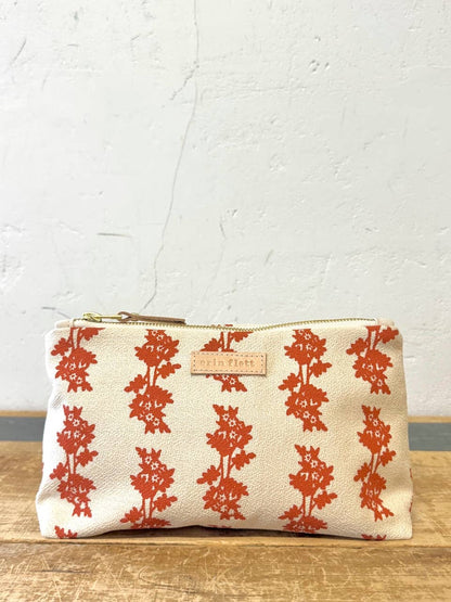 Daisies Laura Pouch